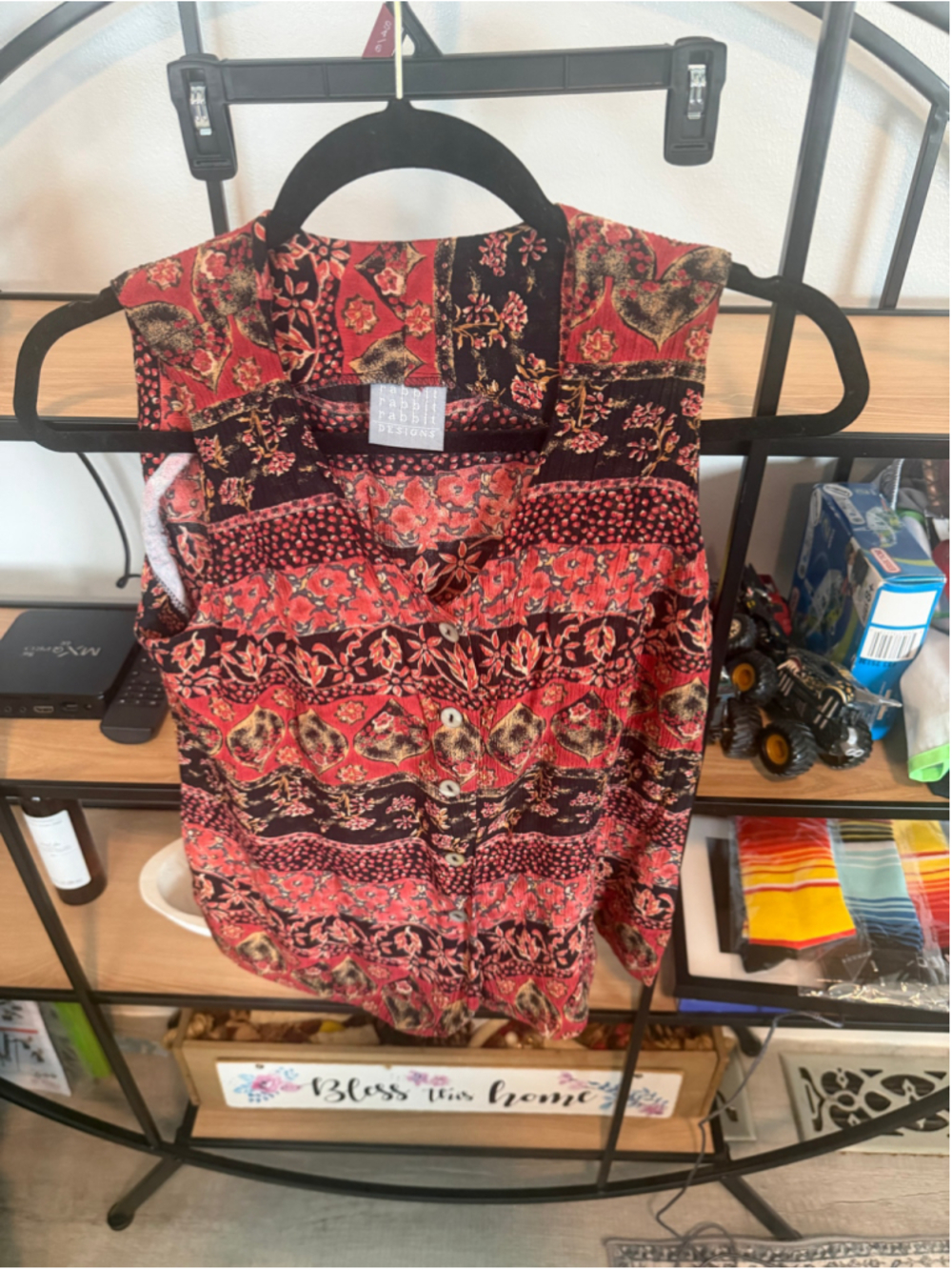 Women's Rabbit Rabbit Designs Blouse Size 10 Red Black Floral Sleeveless Top